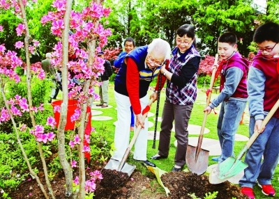 “分别14年后,在雨花台看到战友照片”