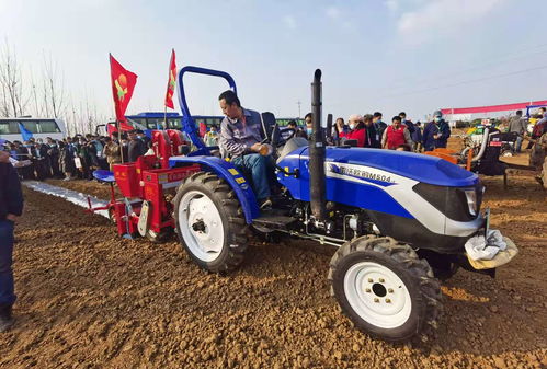 强劲动力燃爆全场 雷沃拖拉机高效助力全国经济作物演示会